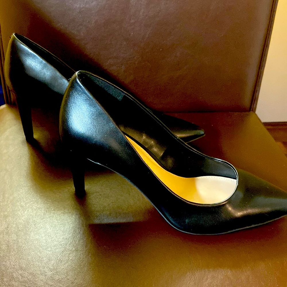 Kelly & Katie Black Pumps